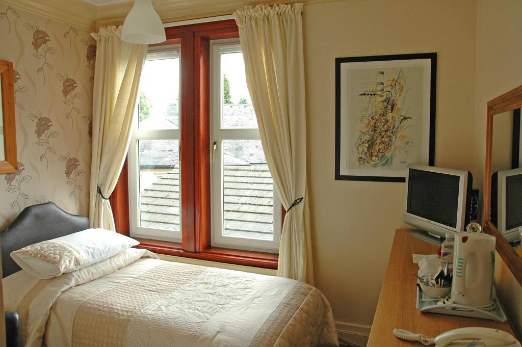 Pitreavie Guest House Dunfermline Room photo