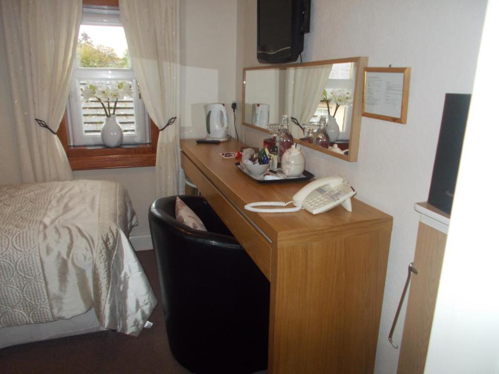 Pitreavie Guest House Dunfermline Room photo