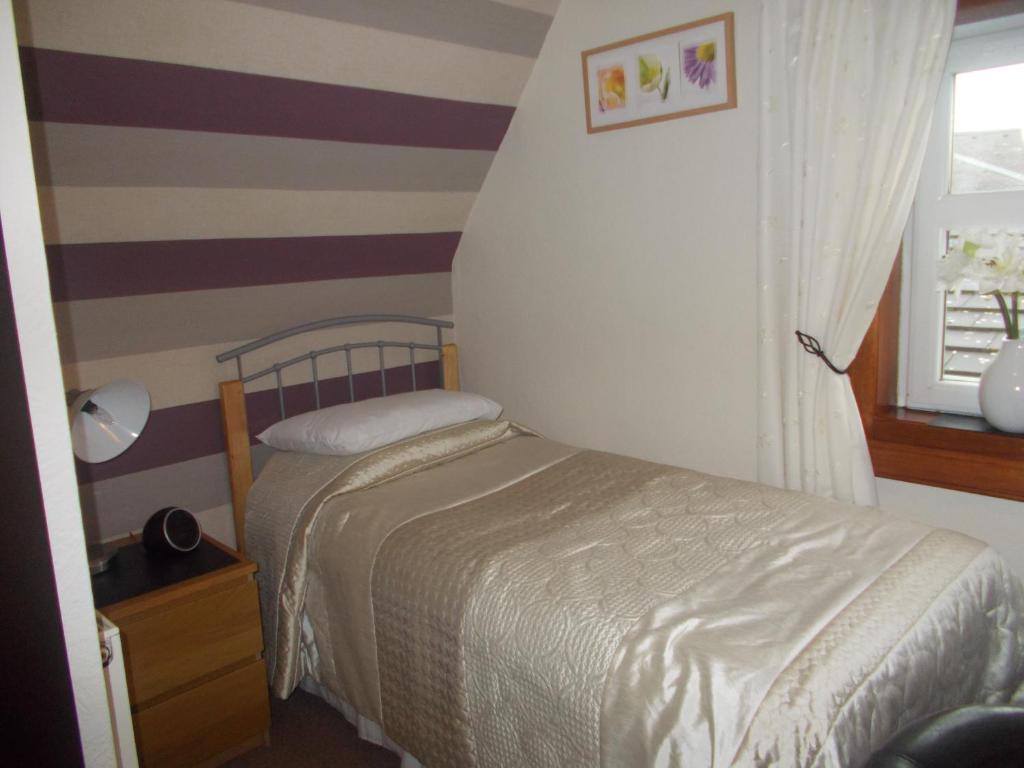 Pitreavie Guest House Dunfermline Room photo