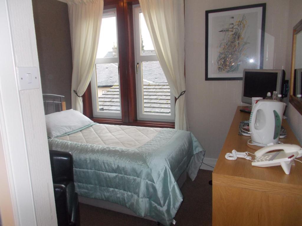 Pitreavie Guest House Dunfermline Room photo